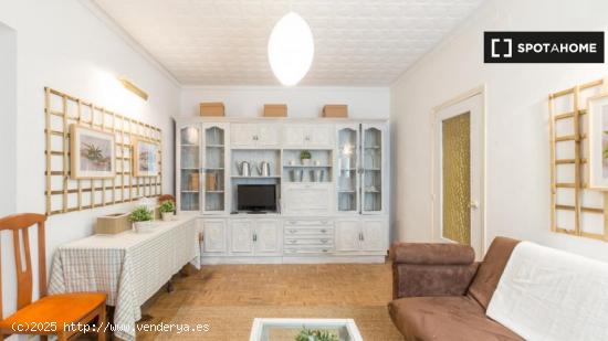 Apartamento de 3 dormitorios en alquiler en Nueva España - MADRID