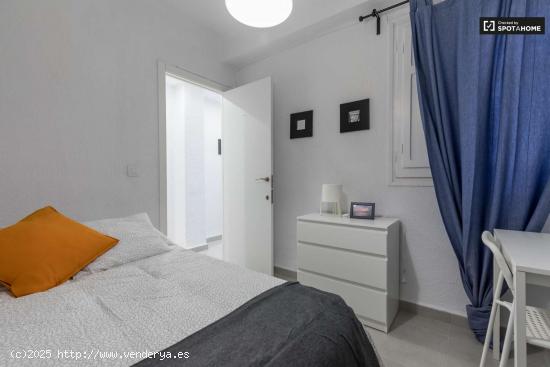  Habitación luminosa en alquiler en apartamento de 4 dormitorios en El Cabanyal. - VALENCIA 