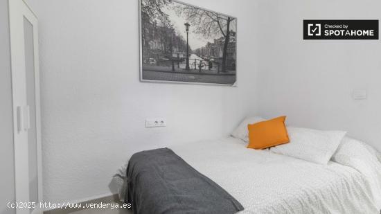 Habitación luminosa en alquiler en apartamento de 4 dormitorios en El Cabanyal. - VALENCIA