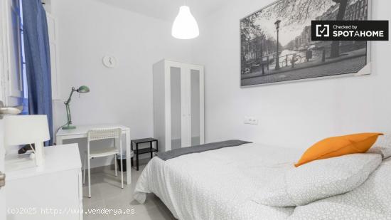 Habitación luminosa en alquiler en apartamento de 4 dormitorios en El Cabanyal. - VALENCIA