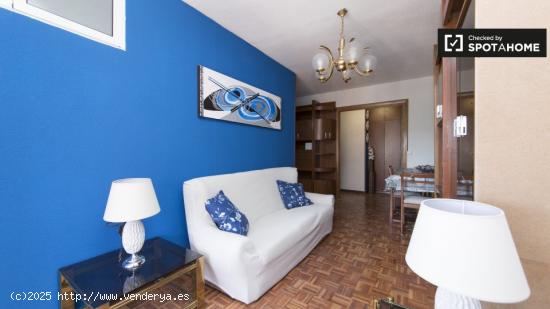 Acogedora habitación en alquiler en apartamento de 5 dormitorios en Alcalá de Henares. - MADRID