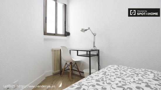 Acogedora habitación en alquiler en un apartamento de 8 dormitorios en Pirámides, Madrid - MADRID