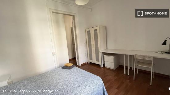 Habitación en piso compartido en barcelona. - BARCELONA