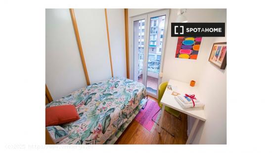 Se alquila habitación en piso de 3 dormitorios en Castaños, Bilbao - VIZCAYA