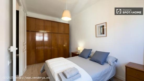 Alquiler de habitaciones en piso de 3 habitaciones en La Bordeta - BARCELONA