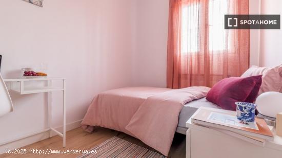 Habitaciones para alquilar en apartamento de 5 dormitorios en Madrid - MADRID