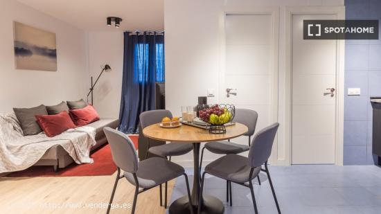 Habitaciones para alquilar en apartamento de 5 dormitorios en Madrid - MADRID