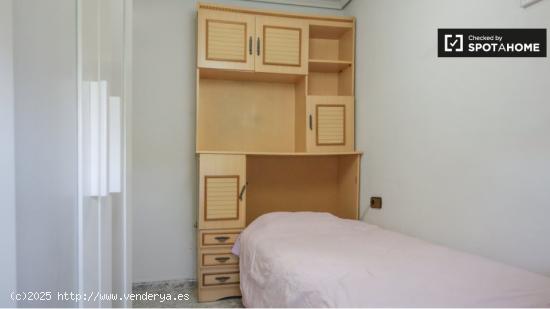 Dormitorio en apartamento compartido de 3 dormitorios - MADRID