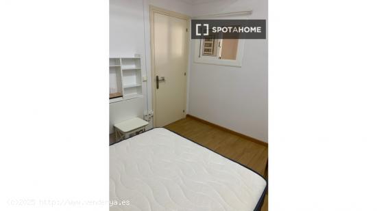 Habitación en piso compartido en barcelona. - BARCELONA