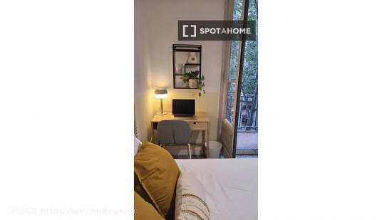 Habitación en piso compartido en barcelona. - BARCELONA