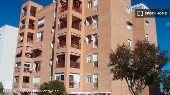 Habitación en piso compartido en Parque Coimbra - MADRID