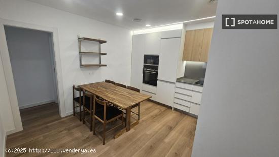 Piso entero de 4 habitaciones en barcelona. - BARCELONA