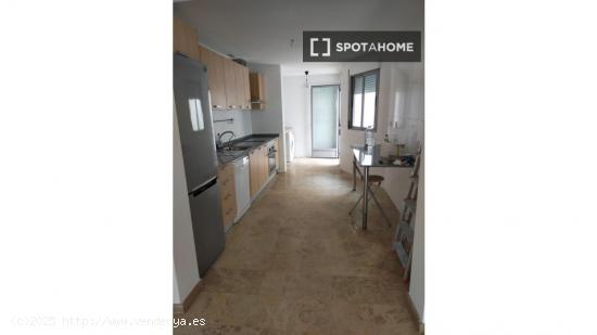 Se alquila habitación en piso compartido en Murcia - MURCIA