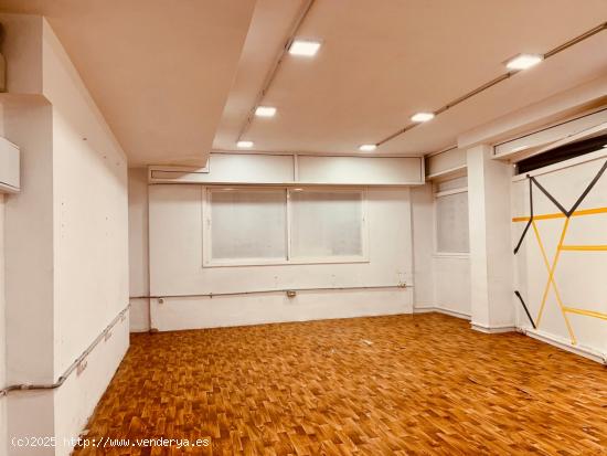 Local en alquiler de 50 m2  con escaparate en Ripollet - BARCELONA