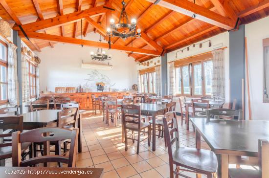 SE VENDE RESTAURANTE/PARRILLA EN PERFECTAS CONDICIONES CON FINCA DE 30.000 M² Y AMPLIO APARCAMIENTO