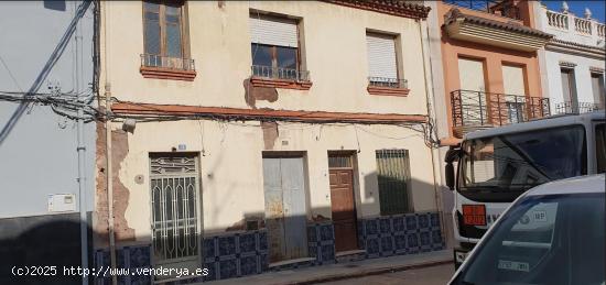  SE VENDE GRAN CASA  EN EL CENTRO DEL PUEBLO PARA REFORMAR - CASTELLON 