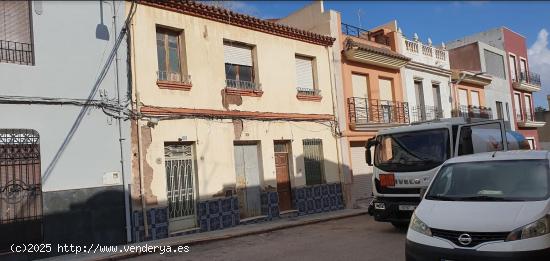 SE VENDE GRAN CASA  EN EL CENTRO DEL PUEBLO PARA REFORMAR - CASTELLON