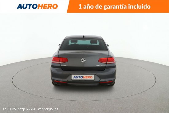 Volkswagen Passat 2.0 TDI Advance BlueMotion - 