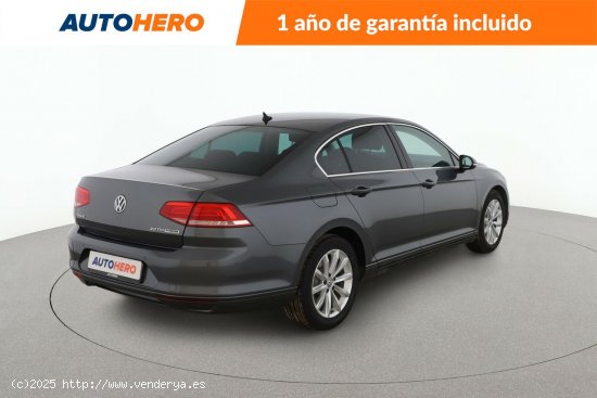 Volkswagen Passat 2.0 TDI Advance BlueMotion - 