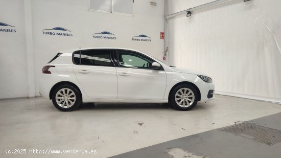 Peugeot 308 5p Style BlueHDi 75KW (100CV) NAVI - QUART DE POBLET