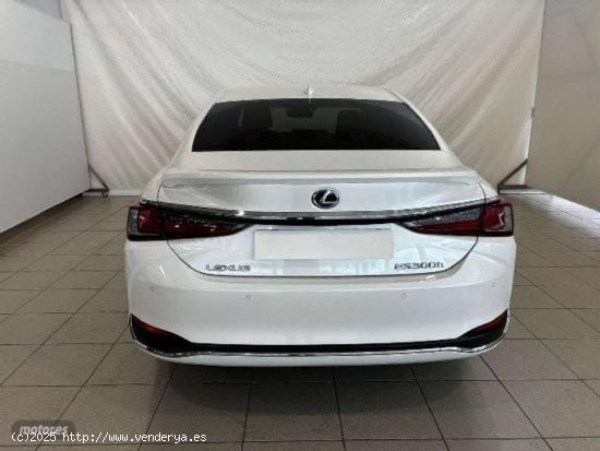 Lexus ES 300 2.5 300h Premium de 2023 con 17.900 Km por 47.900 EUR. en Madrid