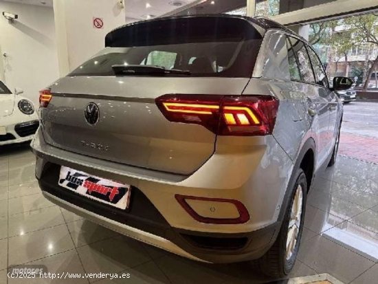 Volkswagen T-Roc 2.0tdi Life Dsg7 de 2023 con 20.000 Km por 32.900 EUR. en Barcelona