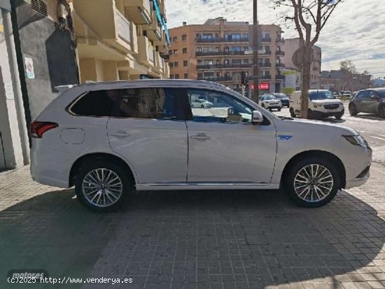 Mitsubishi Outlander Phev Motion 4wd de 2019 con 76.000 Km por 22.990 EUR. en Barcelona