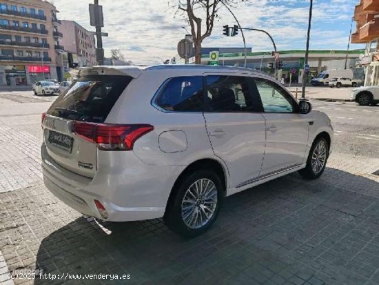 Mitsubishi Outlander Phev Motion 4wd de 2019 con 76.000 Km por 22.990 EUR. en Barcelona