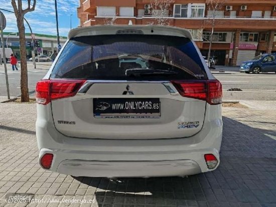 Mitsubishi Outlander Phev Motion 4wd de 2019 con 76.000 Km por 22.990 EUR. en Barcelona