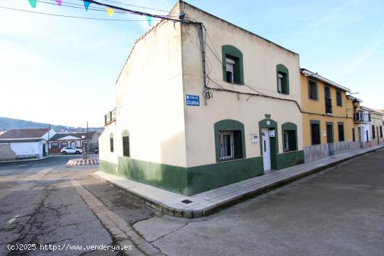 Casa con salida a dos calles y de esquina en Puebla de Obando - BADAJOZ