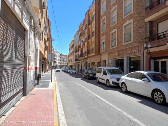  LOCAL COMERCIAL CON MAGNIFICA UBICACION EN VENTA EN ADRA - ALMERIA 