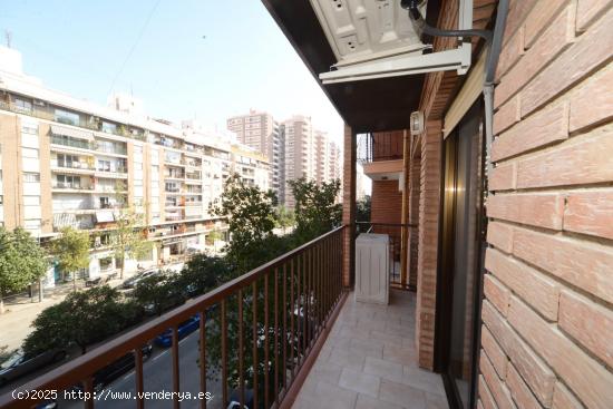 Vivienda de alquiler con amplio balcón junto a Ruzafa - VALENCIA