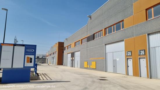  Conjunto de naves industriales a la venta en Empresarium - ZARAGOZA 