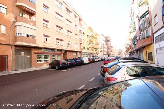 Amplia Plaza de Garaje Y Espacioso Trastero .Zona Mª Auxiliadora - BADAJOZ