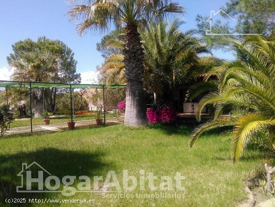 CHALET SEMINUEVO CON PISCINA, TERRAZA Y GARAJE - BADAJOZ