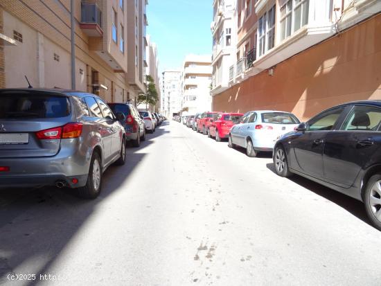 ¡Plaza de garaje en Alquiler en calle Canigo muy cerca de el Corte Inglés! - MURCIA