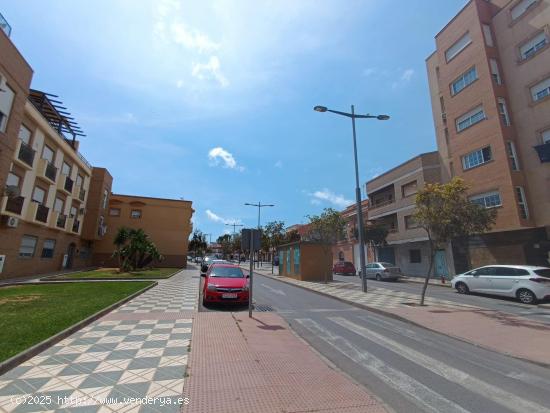 ¡REBAJADO! Plaza de aparcamiento en Roquetas de Mar. - ALMERIA