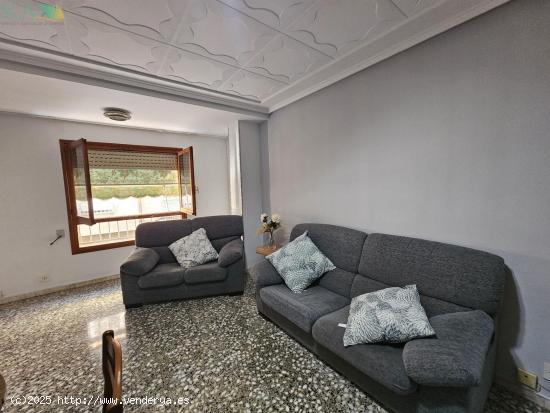 SE VENDE PRIMER PISO CON ASCENSOR EN LA GARROBA - NOVELDA (ALICANTE) - ALICANTE