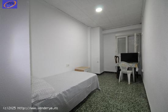 HABITACION PARA PAREJA O PERSONA SOLA EN MONSERRAT - VALENCIA