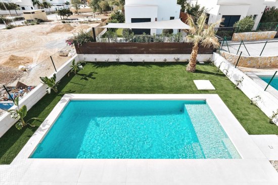 Villa en venta en Los Montesinos (Alicante)