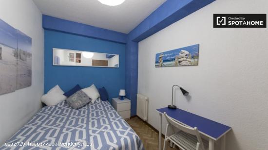 Habitación en piso de 6 dormitorios en Alcalá de Henares. - MADRID