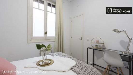 Elegante habitación en alquiler en un apartamento de 7 habitaciones en el Centro - MADRID