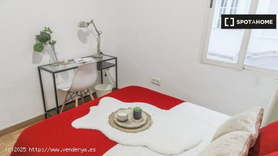 Preciosa habitación con cama doble en alquiler en Delicias - MADRID