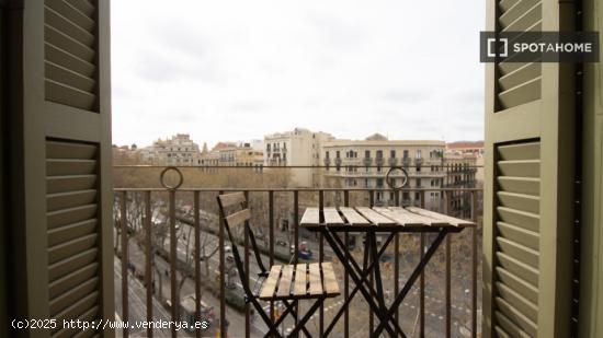 Alquiler de habitaciones en piso de 6 habitaciones en Eixample - BARCELONA