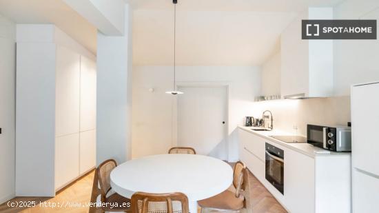 Apartamento amueblado moderno en Carrer de Mònec - BARCELONA