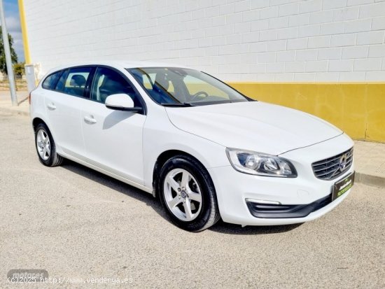 Volvo V 60 KiNETIC Auto de 2015 con 100.000 Km por 13.000 EUR. en Sevilla