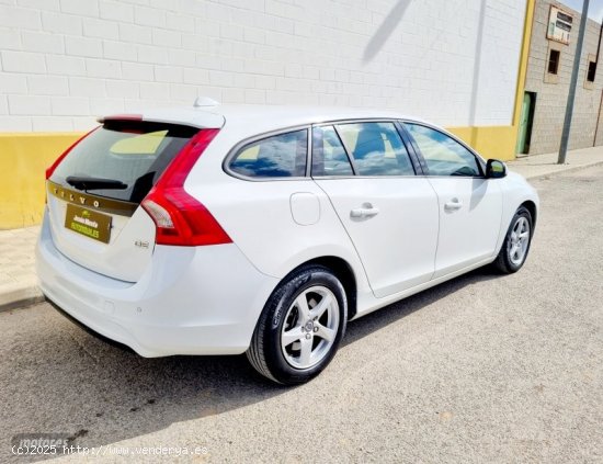 Volvo V 60 KiNETIC Auto de 2015 con 100.000 Km por 13.000 EUR. en Sevilla