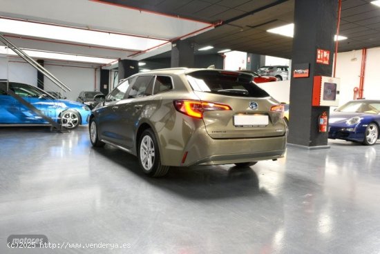 Toyota Corolla Touring Sports 125H Active Tech E-CVT 122 CV de 2020 con 107.000 Km por 17.900 EUR. e