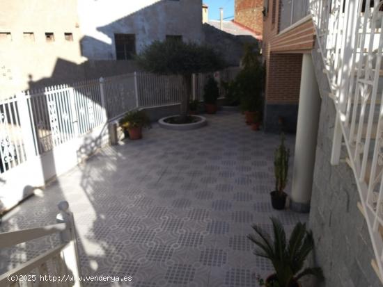 SE VENDE ESTUPENDO CHALET EN ALJUCER, MUY CERCANO AL CENTRO DE MURCIA - MURCIA