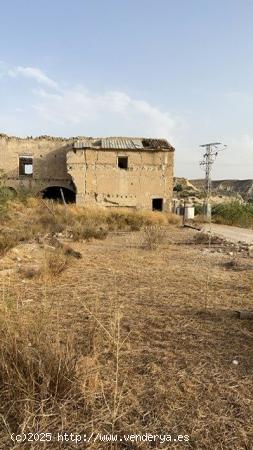 SE VENDE  TERRENO CON CASA EN RUINAS EN CAMPOS DEL RIO. - MURCIA